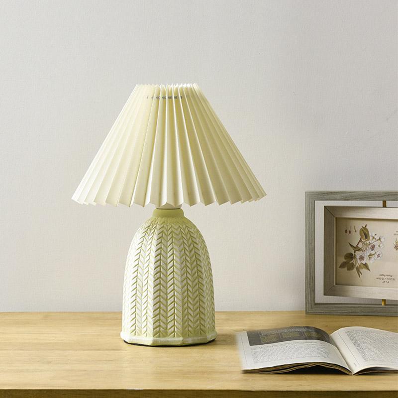 Vintage Tapered Pleated Linen Shade Ceramic 1-Light Table Lamp